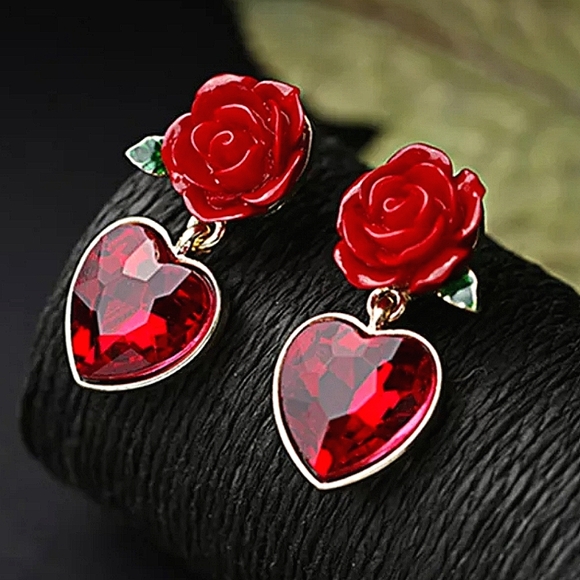 Fine jewelry red heart ❤️ crystal stud earrings with metal backs. - Picture 1 of 5